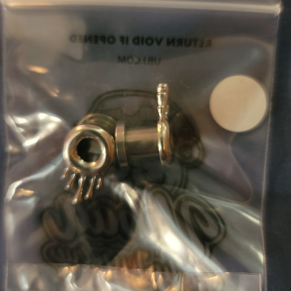 BNIB. STAINLESS STEEL SCREW BACK TUNNEL PLUGS.
